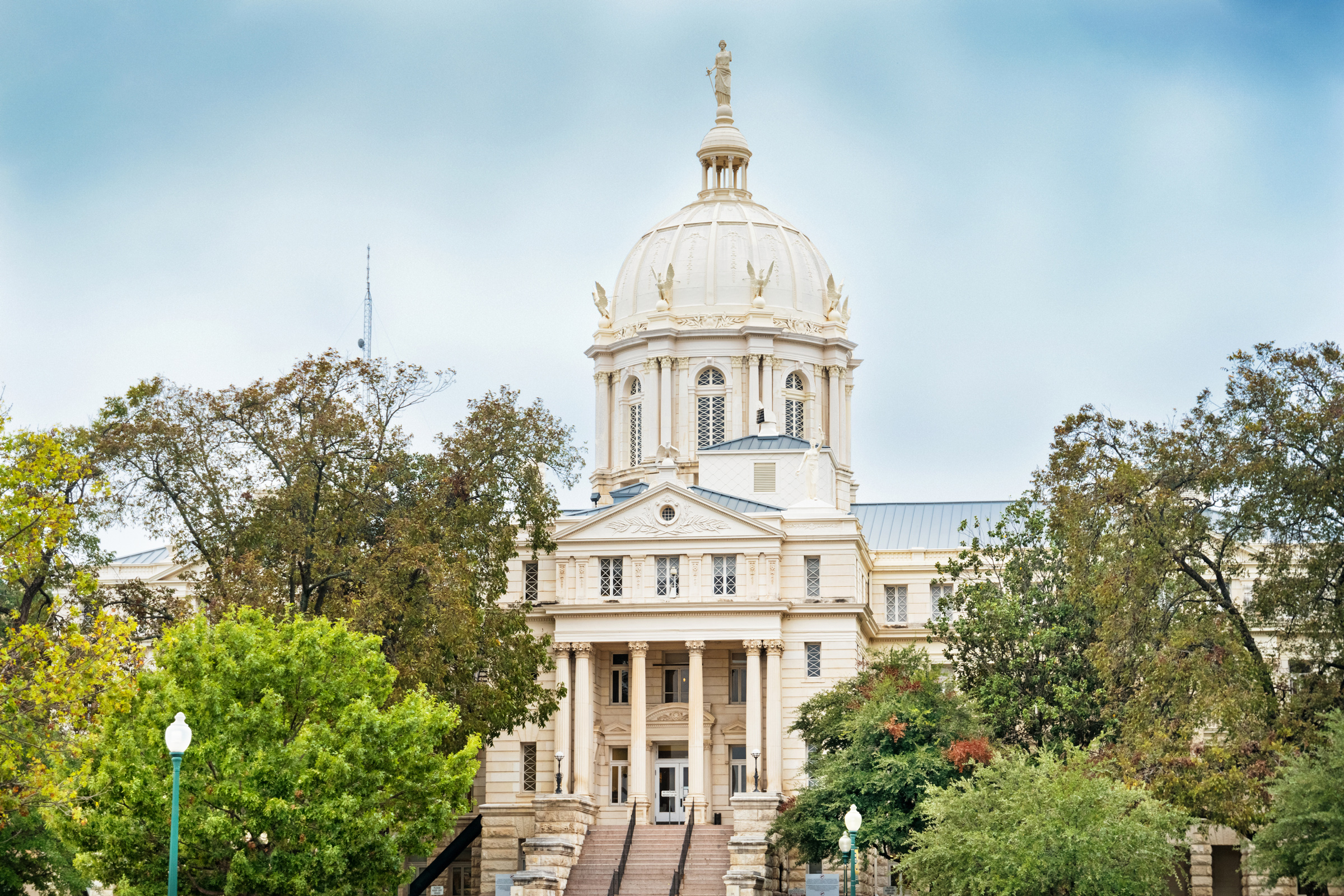 Historic Waco courthouse with a grand dome and columns.